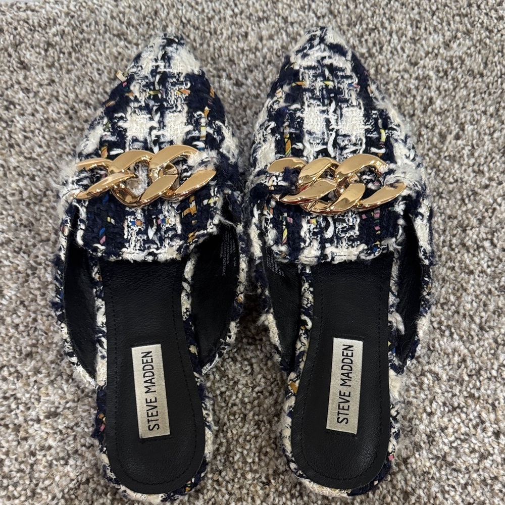 Steve Madden Navy and White Tweed Pointed Mules with Gold Chain Accent - Picture 3 of 5